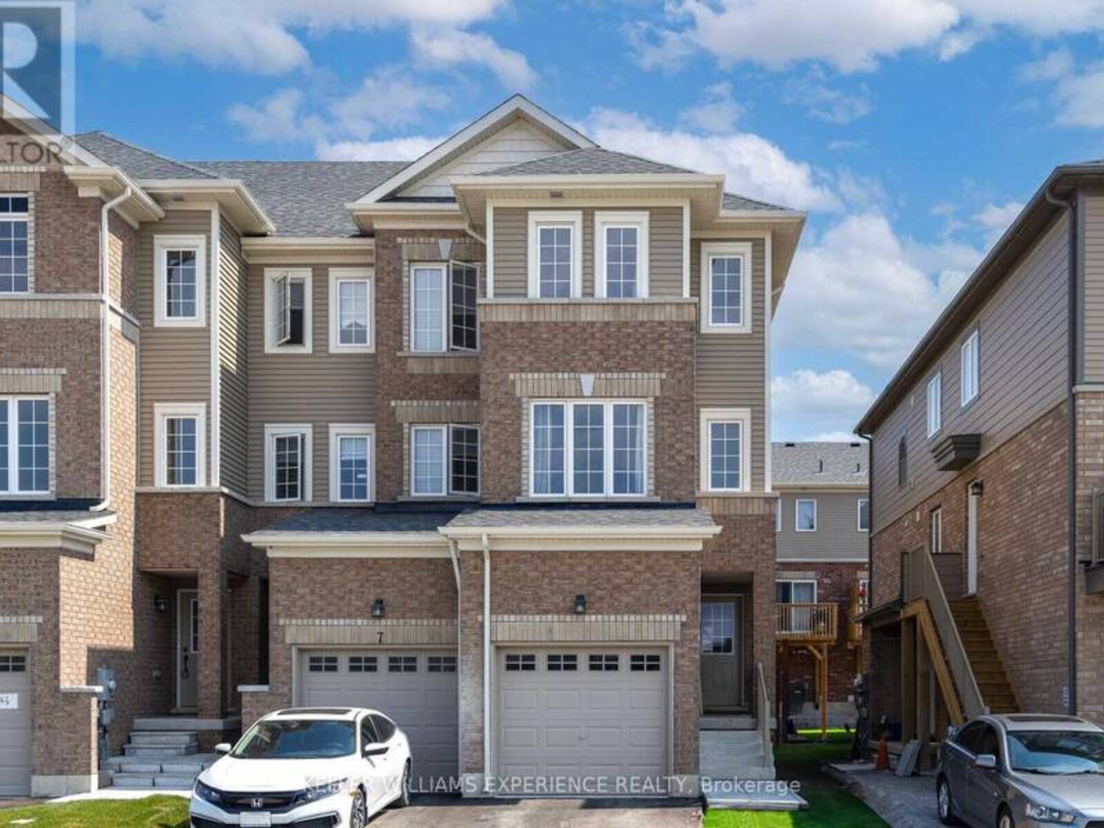 9 TOBIAS LANE, Barrie, Ontario L9J 0T8