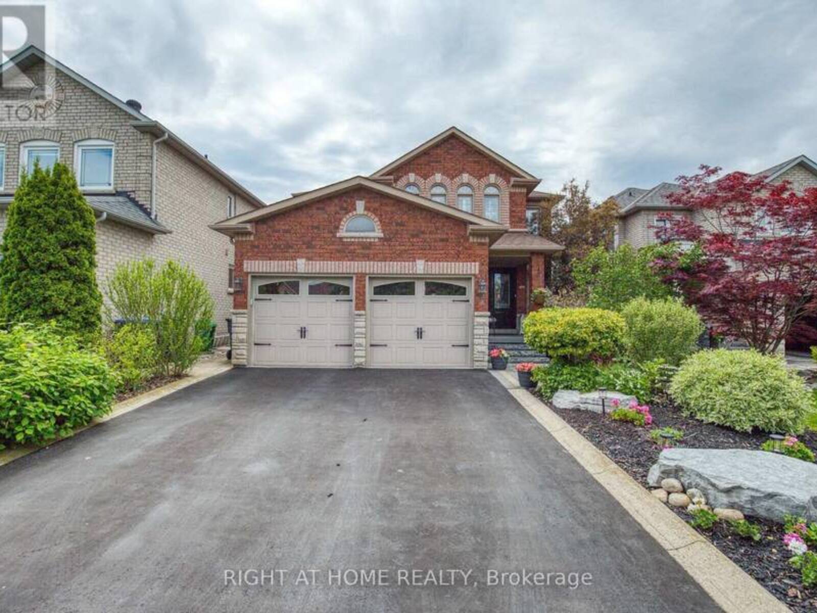 4 COUNTRY STROLL CRESCENT, Caledon, Ontario L7E 2H4