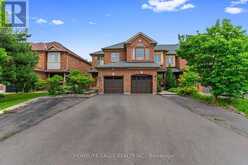 66 JORDANRAY BOULEVARD | Newmarket Ontario | Slide Image Two