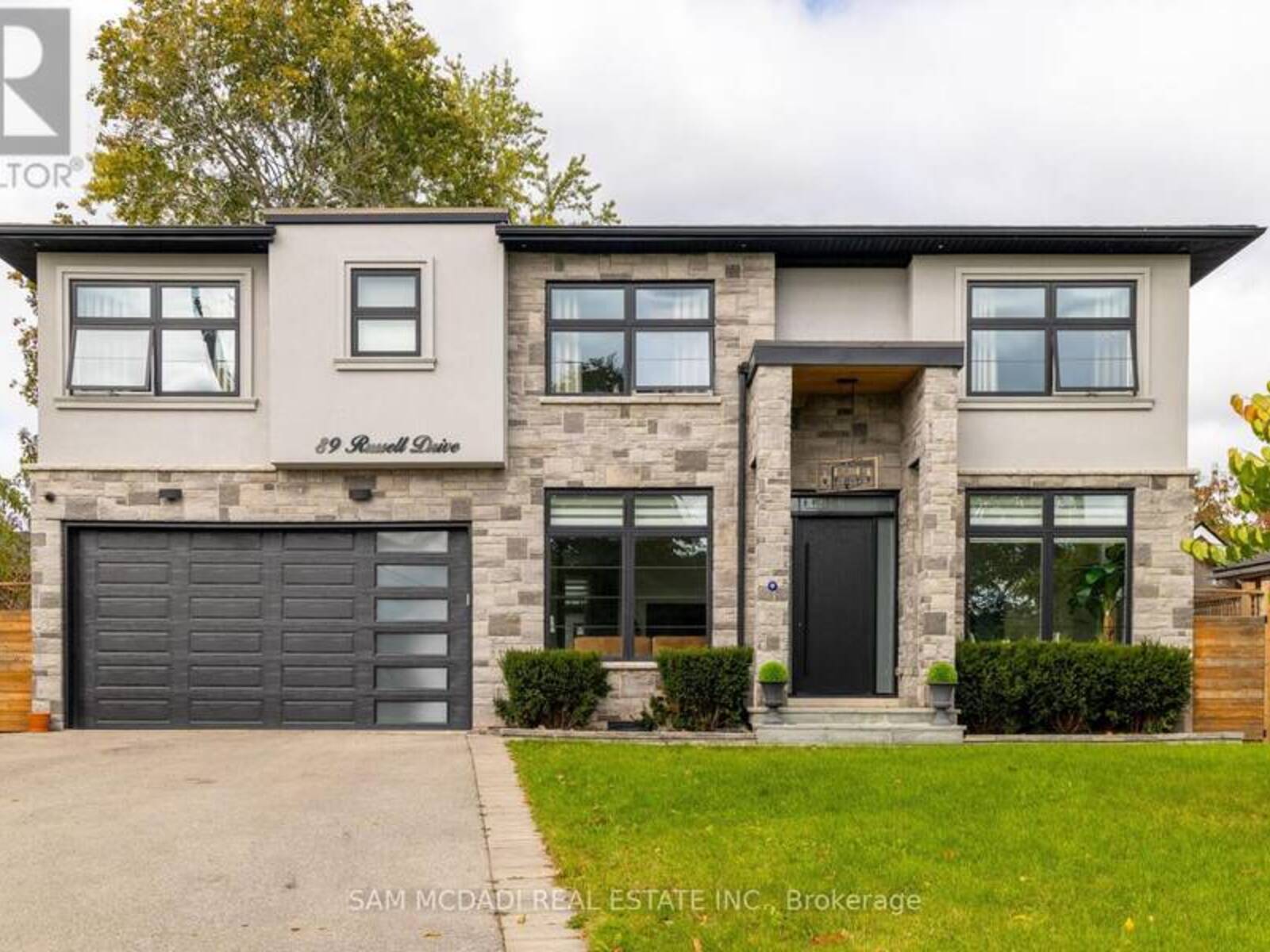 89 RUSSELL DRIVE, Oakville, Ontario L6H 1L4