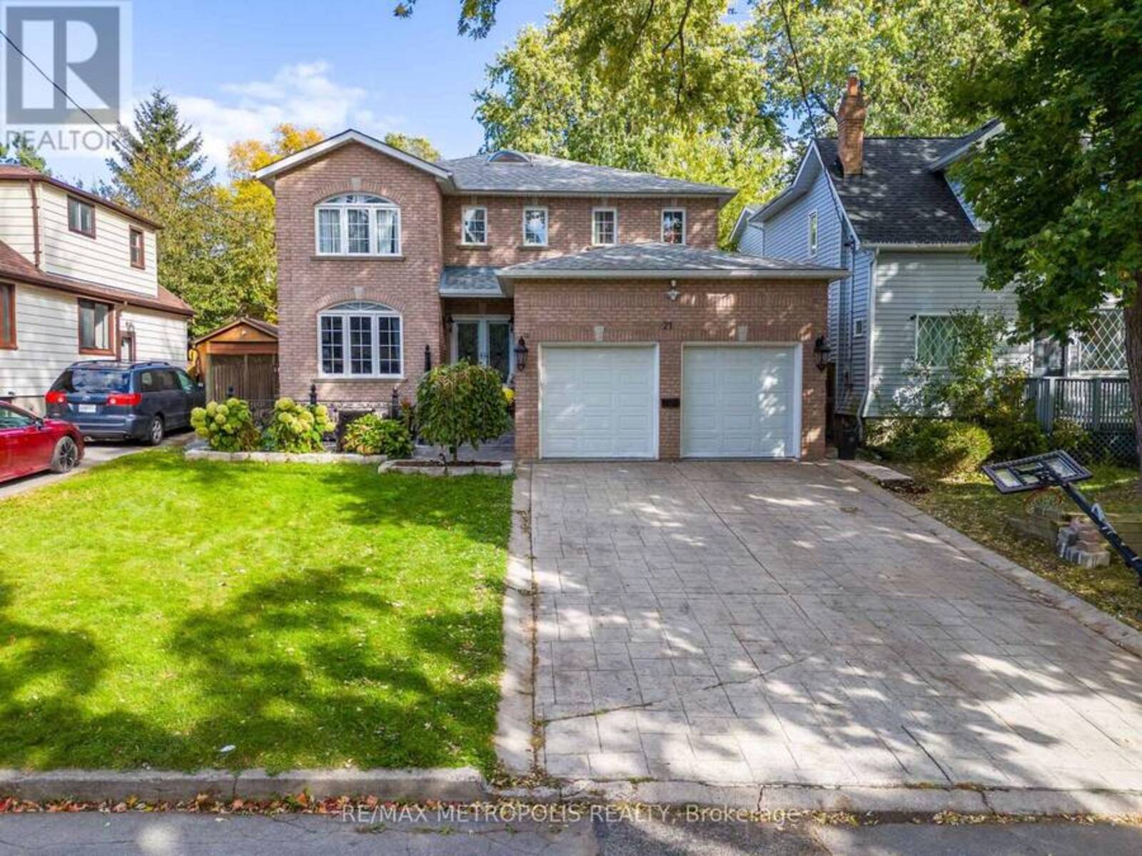 21 ST QUENTIN AVENUE, Toronto, Ontario M1M 2M7