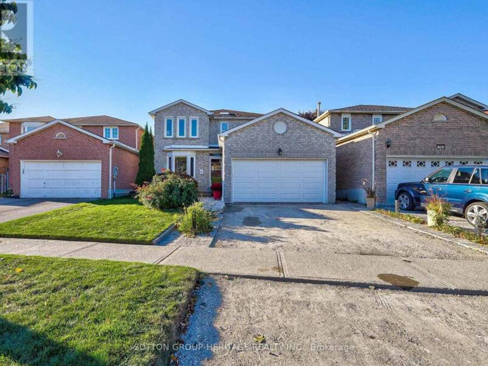 16 DAKIN DRIVE, Ajax, Ontario L1T 2R7