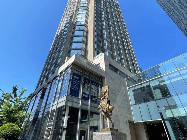 2304 - 155 YORKVILLE AVENUE Toronto Ontario, M5R 0B4