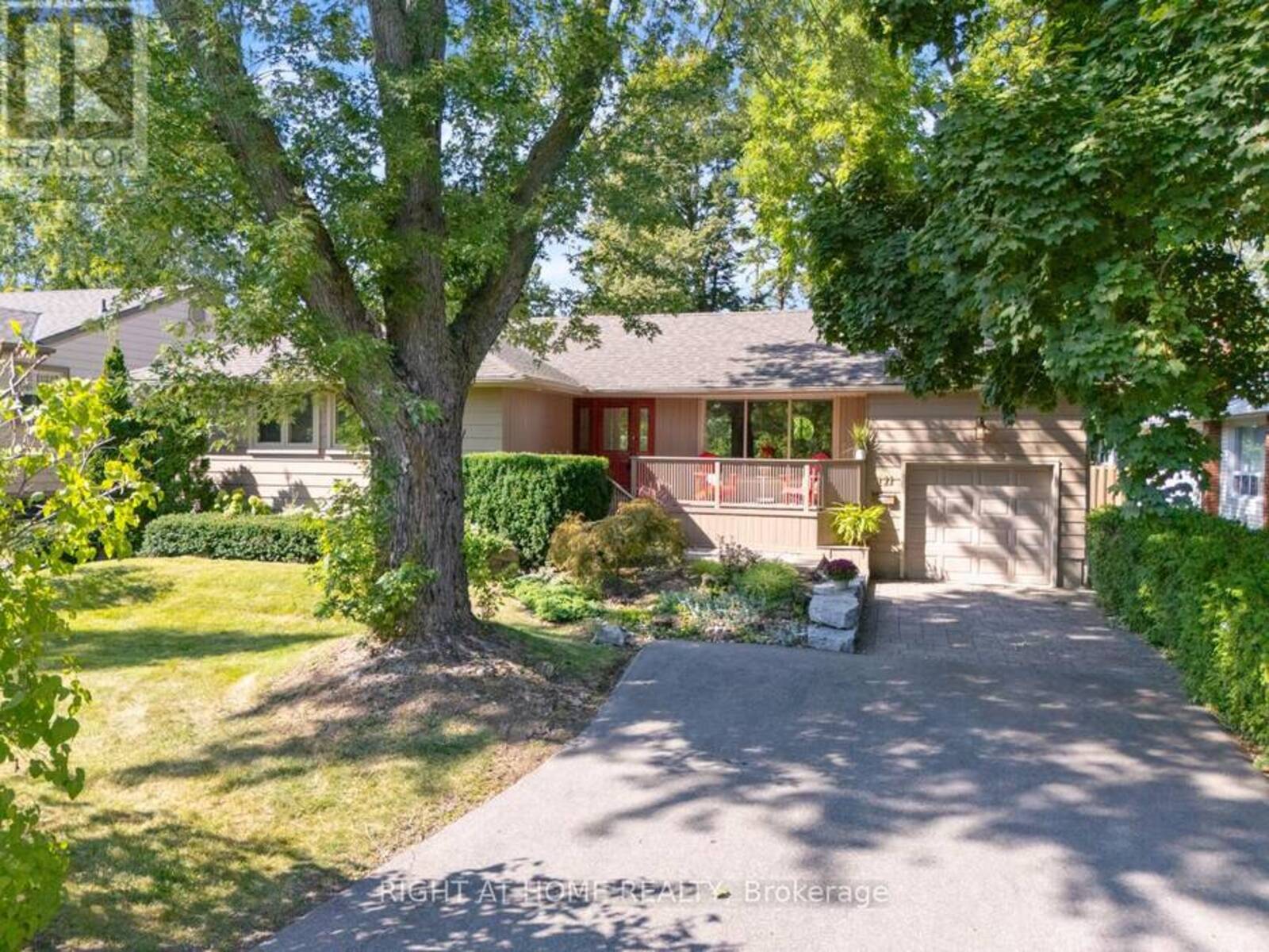 111 MILL STREET, Richmond Hill, Ontario L4C 4A6