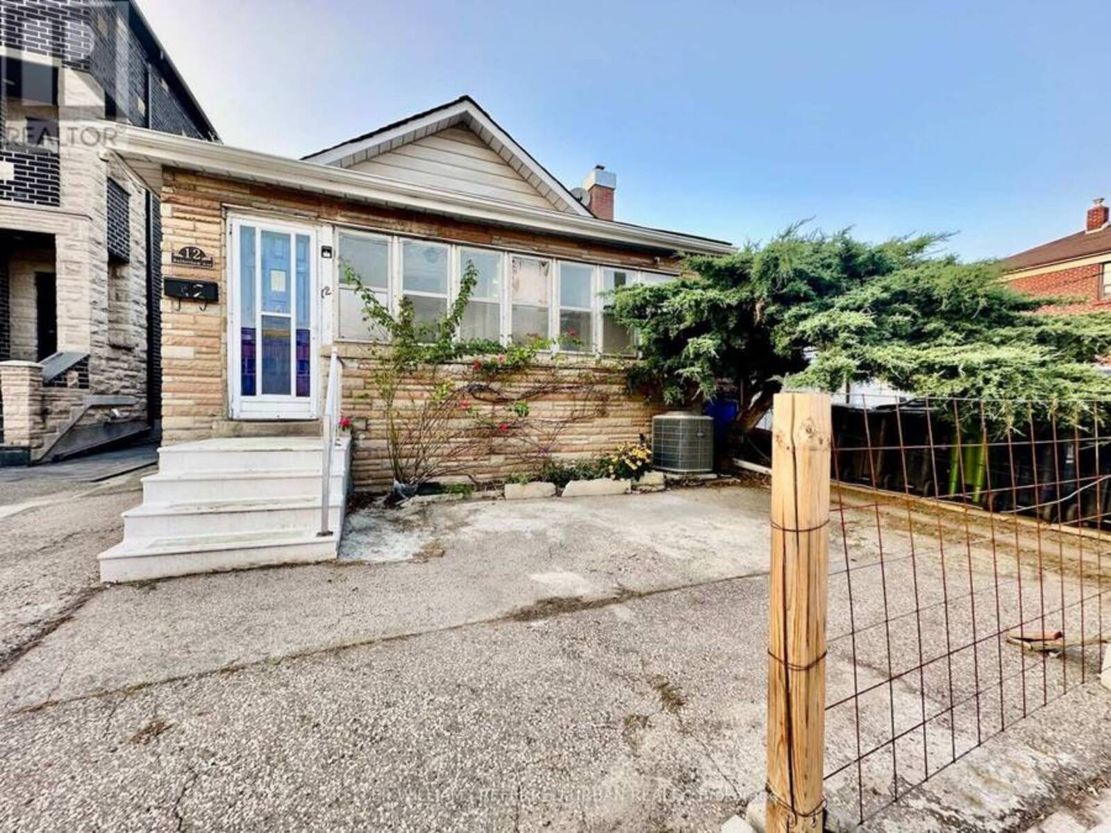 12 ROTHERHAM AVENUE, Toronto, Ontario M6M 1L8