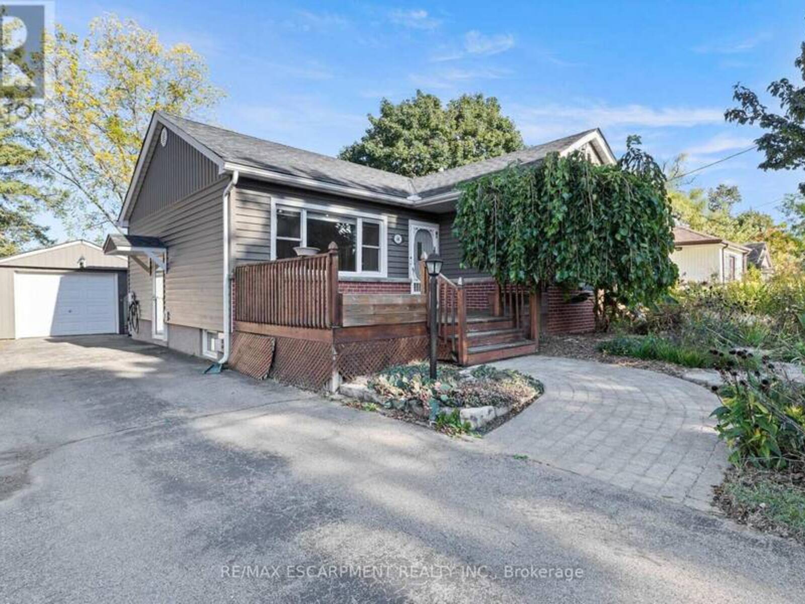 64 BLAND AVENUE, Hamilton, Ontario L8G 3R1