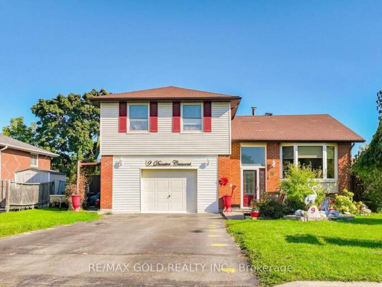 9 DUNSTER CRESCENT, Brampton, Ontario L6T 3J8