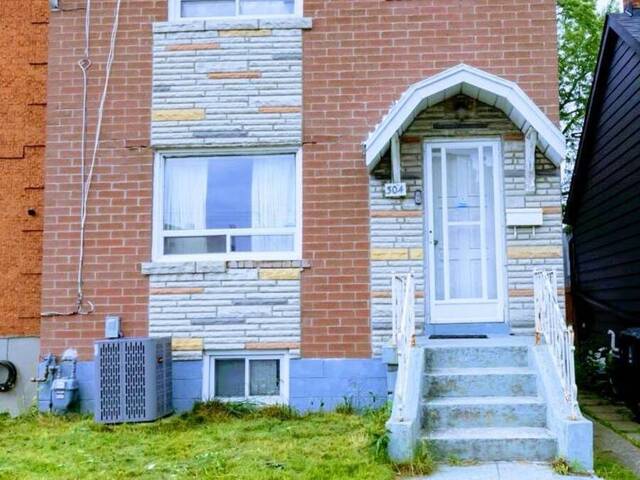 304 DONLANDS AVENUE Toronto Ontario, M4J 3R6