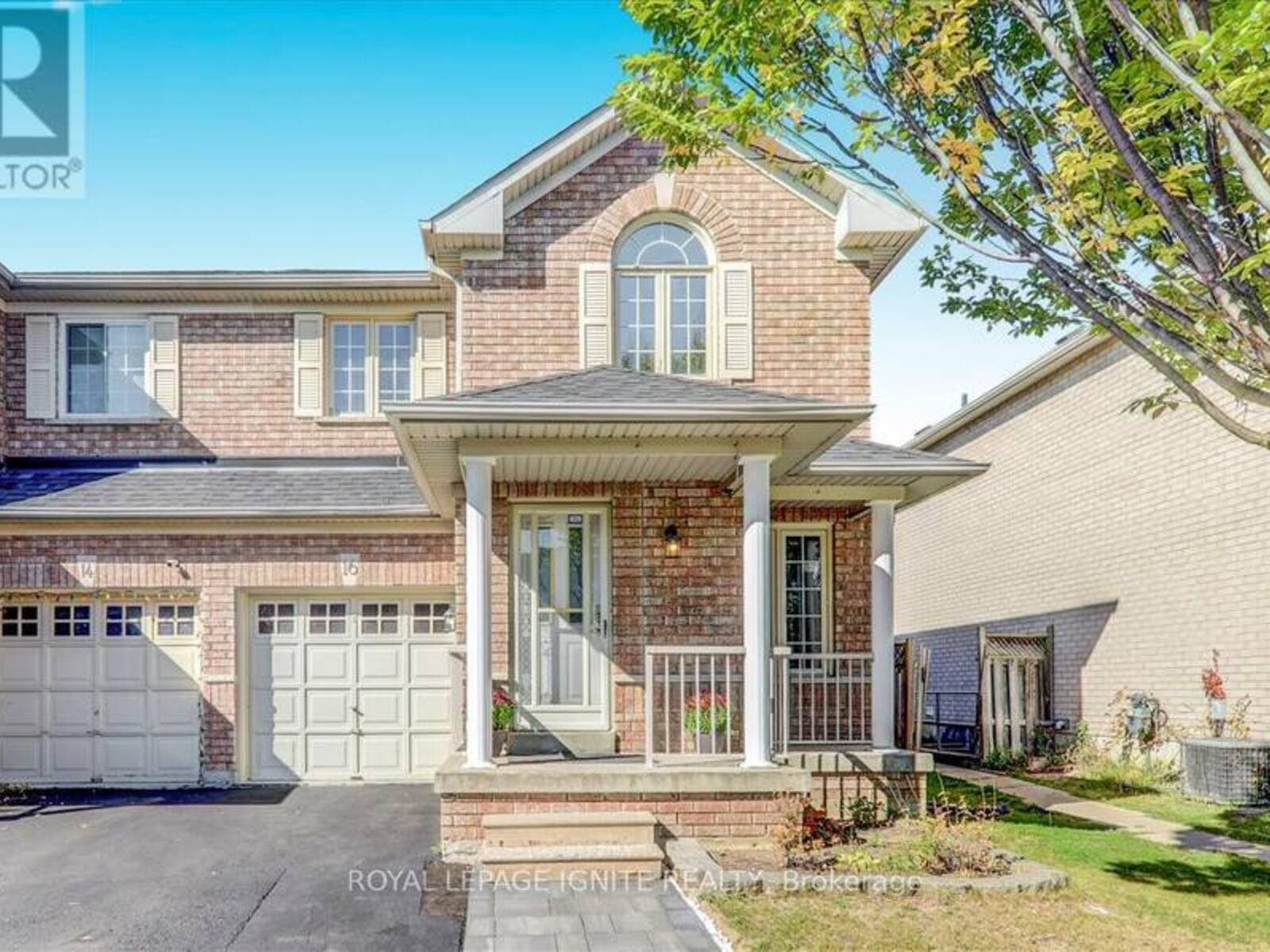 16 CANOE GLIDE LANE, Brampton, Ontario L6R 2A8