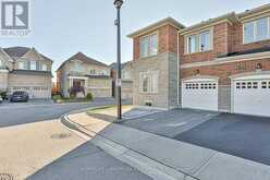 35 THORNAPPLE LANE | Richmond Hill Ontario | Slide Image Four