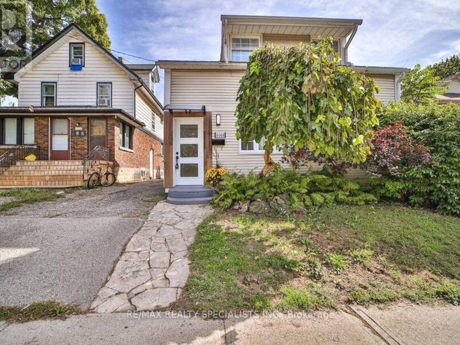 6068 DRUMMOND ROAD, Niagara Falls, Ontario L2G 4M2