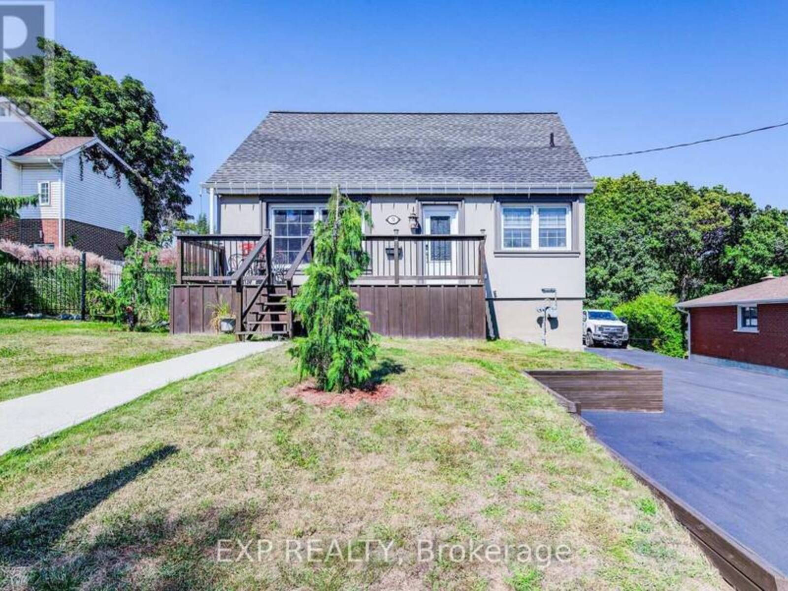 70 STANLEY STREET, Cambridge, Ontario N1S 2A6