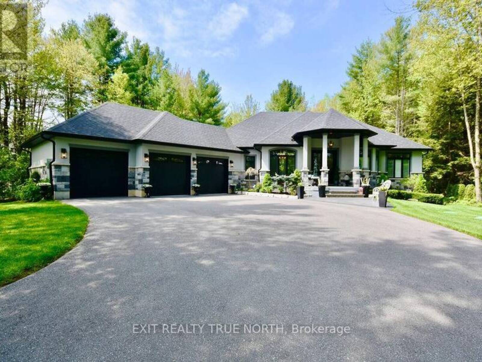 2 SYCAMORE CIRCLE, Springwater, Ontario L0L 2K0