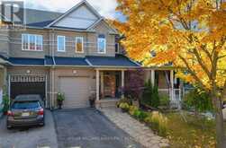 63 WATKINS GLEN CRESCENT | Aurora Ontario | Slide Image One