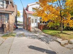 717 COXWELL AVENUE Toronto Ontario, M4C 3C1