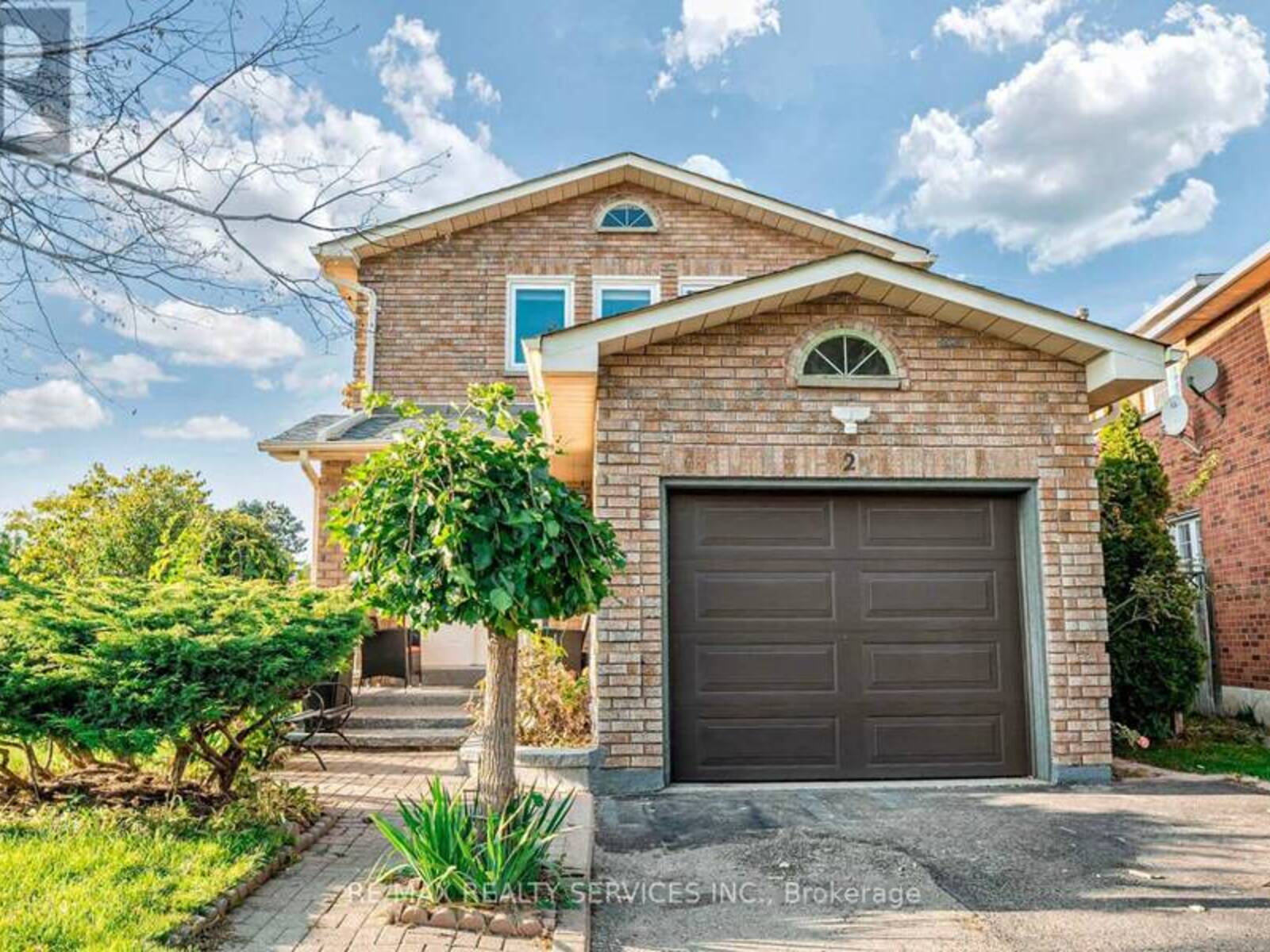 2 LANGHOLM COURT, Brampton, Ontario L6Z 2Y1