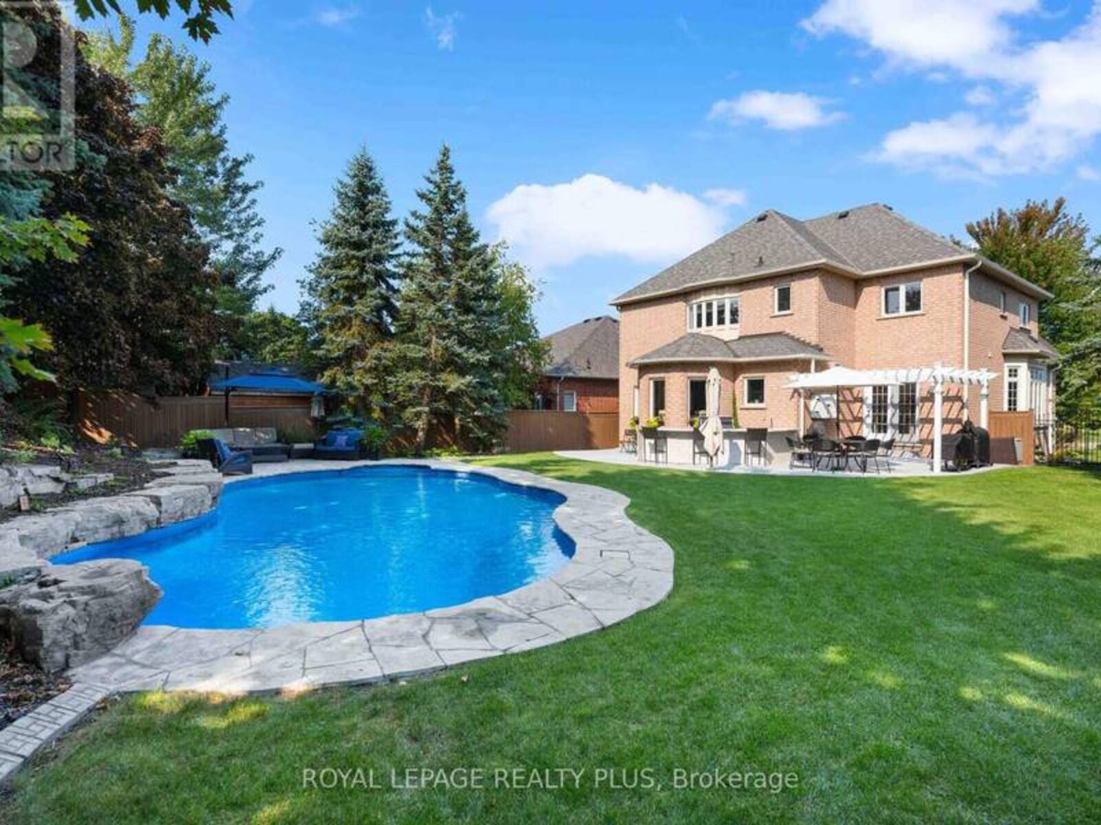 11 TREEVIEW CRESCENT, Caledon, Ontario L7C 1E2