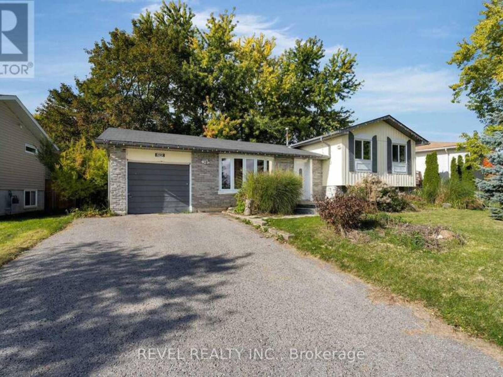 290 PINE DRIVE, Barrie, Ontario L4N 4H8