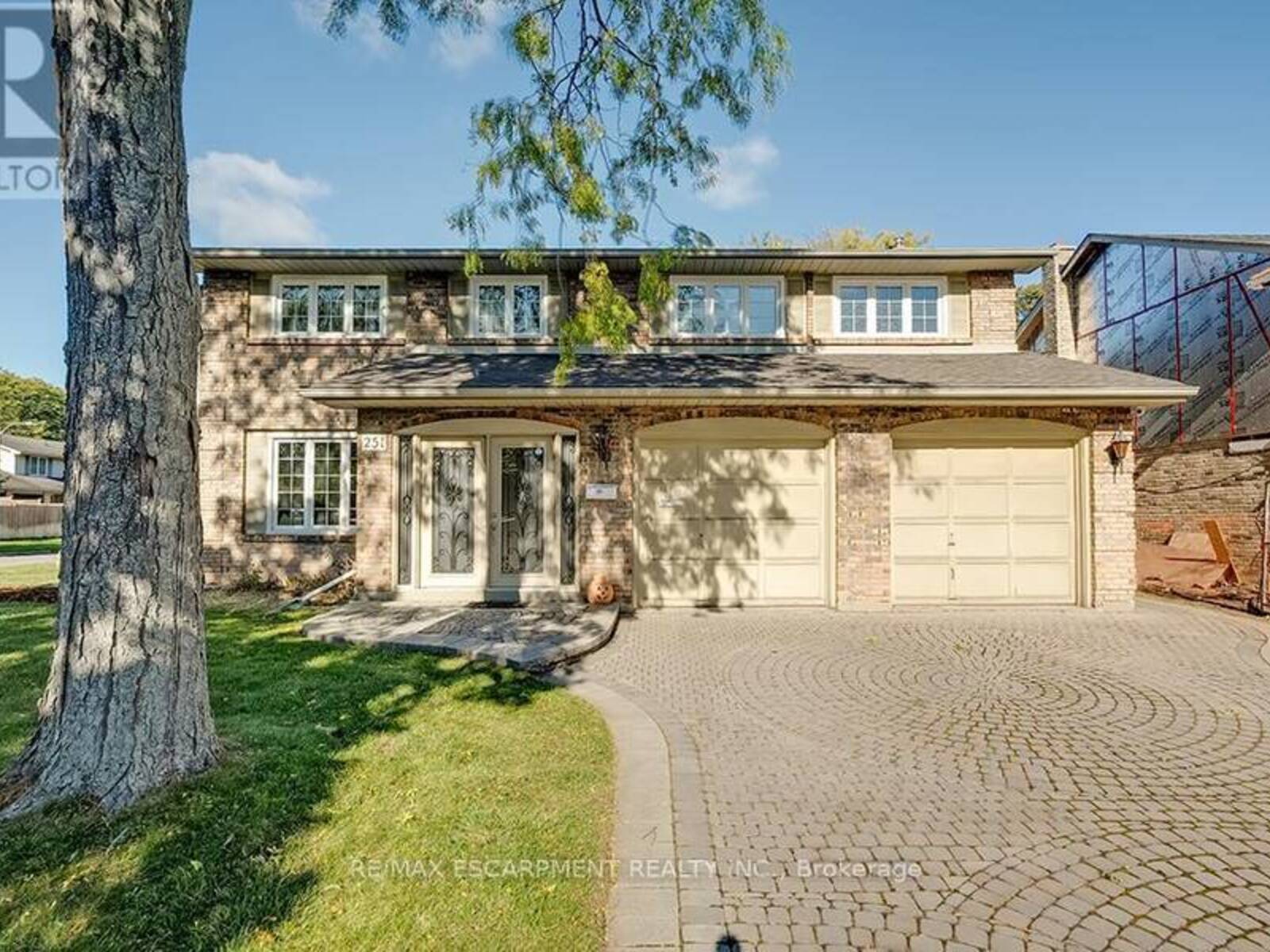 251 GLEN AFTON DRIVE, Burlington, Ontario L7L 1G8