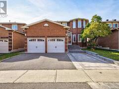 28 MANDEL CRESCENT Richmond Hill Ontario, L4C 9Z1