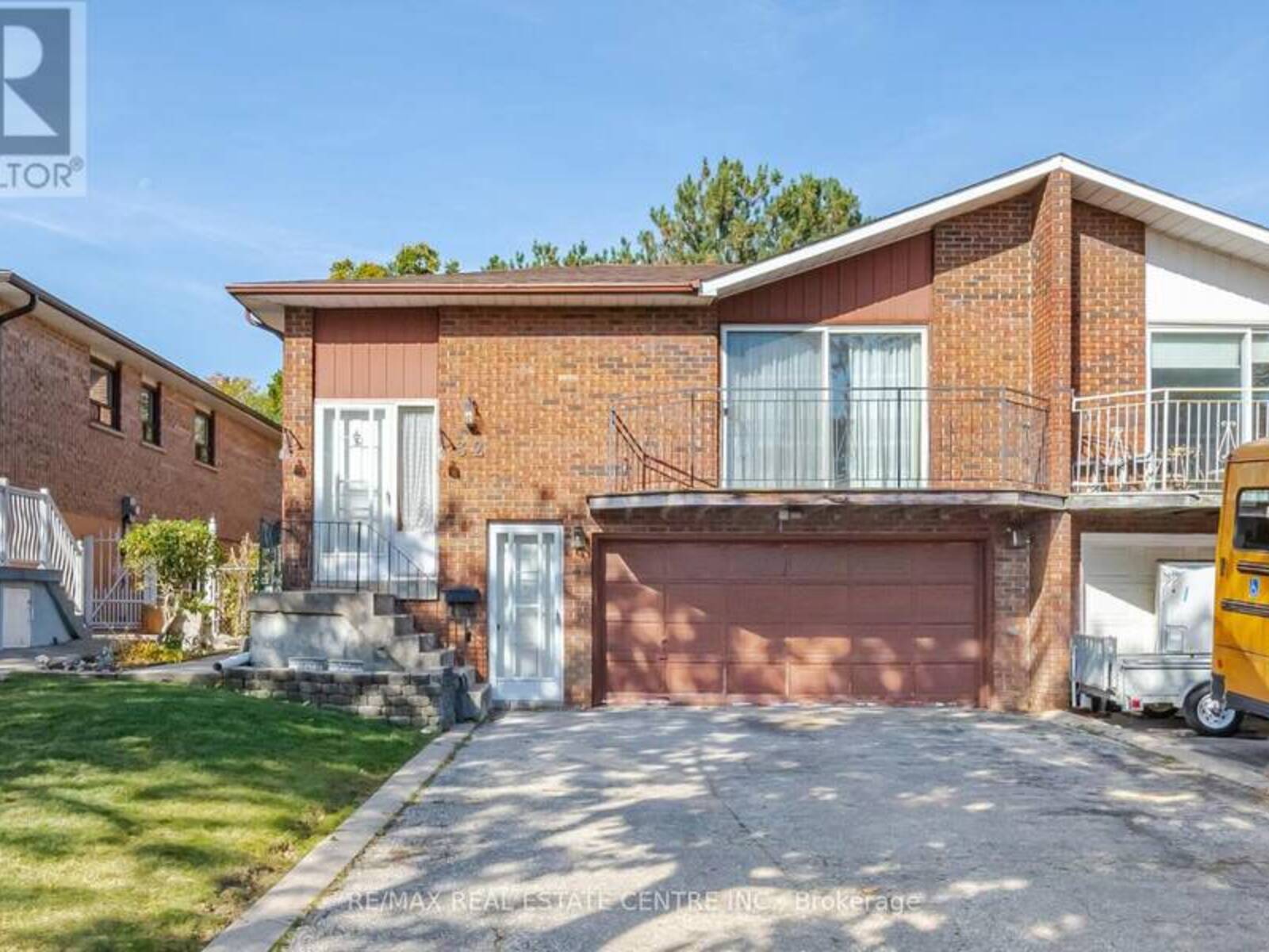 32 JADE CRESCENT, Brampton, Ontario L6S 3H1