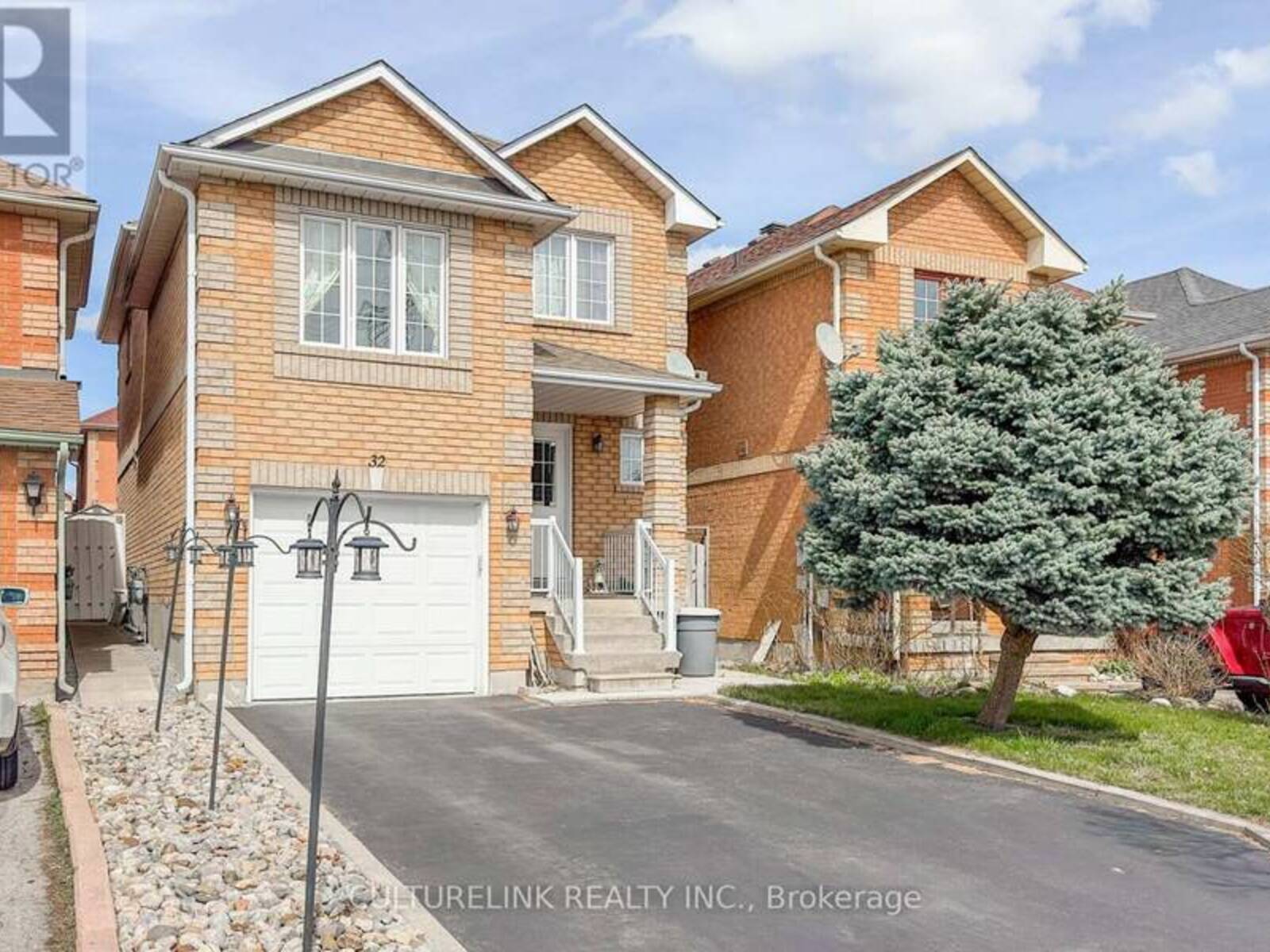 32 CLANDFIELD STREET, Markham, Ontario L3S 4G5