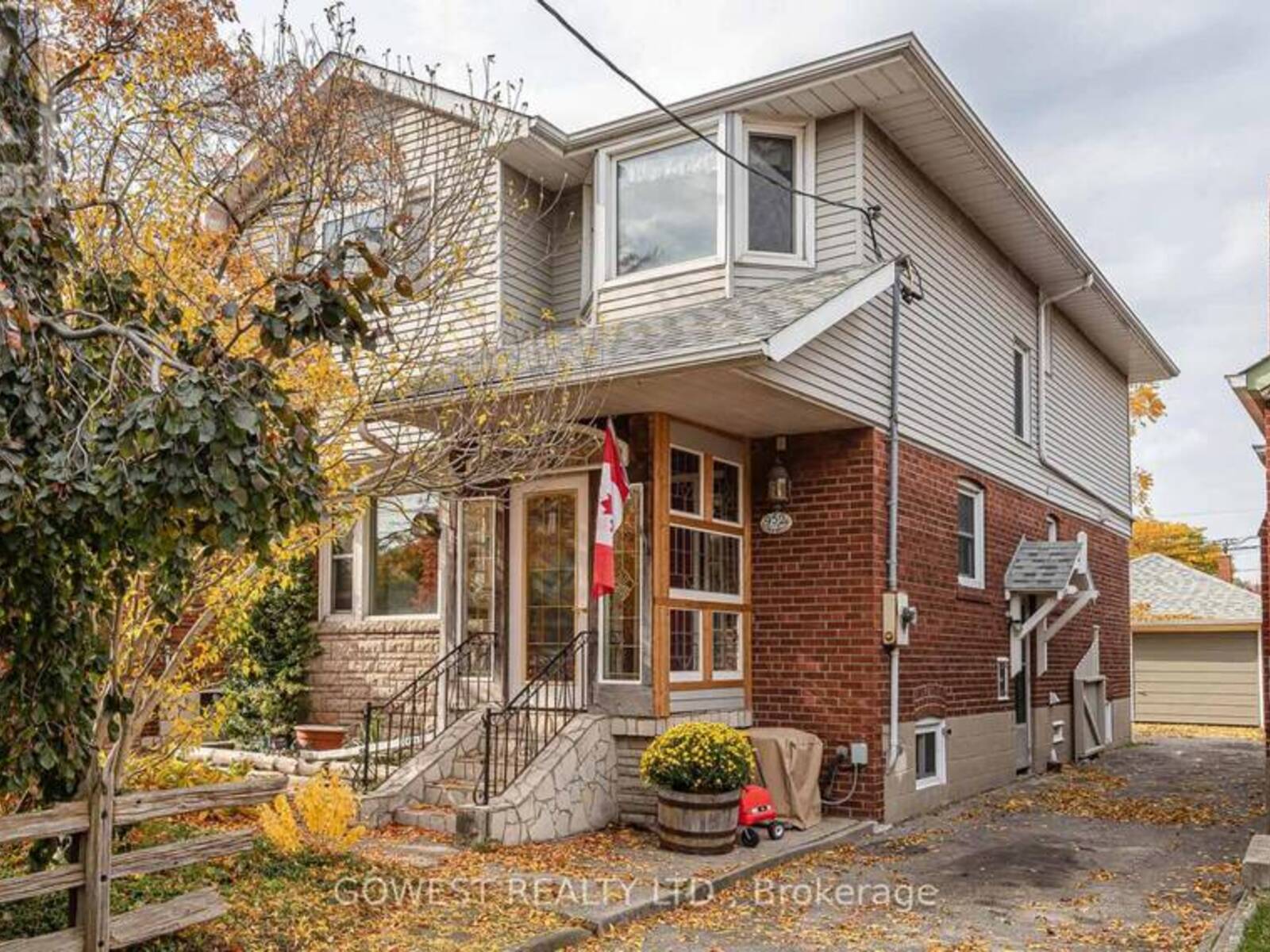 952 COXWELL AVENUE, Toronto, Ontario M4C 3G3