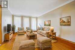 17 DOWLING CIRCLE | Markham Ontario | Slide Image Two