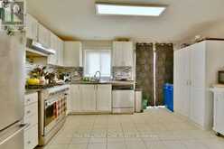 16 WADDINGTON CRESCENT | Barrie Ontario | Slide Image Nine