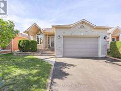 8 DUVAL DRIVE Barrie Ontario, L4M 6V2