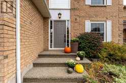 8 KARSH CRESCENT | Hamilton Ontario | Slide Image Three