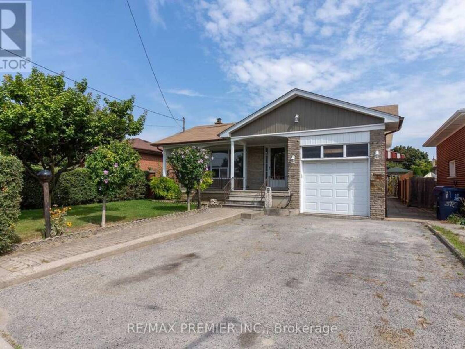 9 STELLA STREET, Toronto, Ontario M6L 3A6