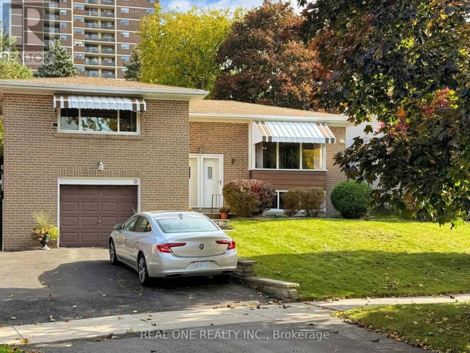 9 LESCON ROAD, Toronto, Ontario M2J 2G7