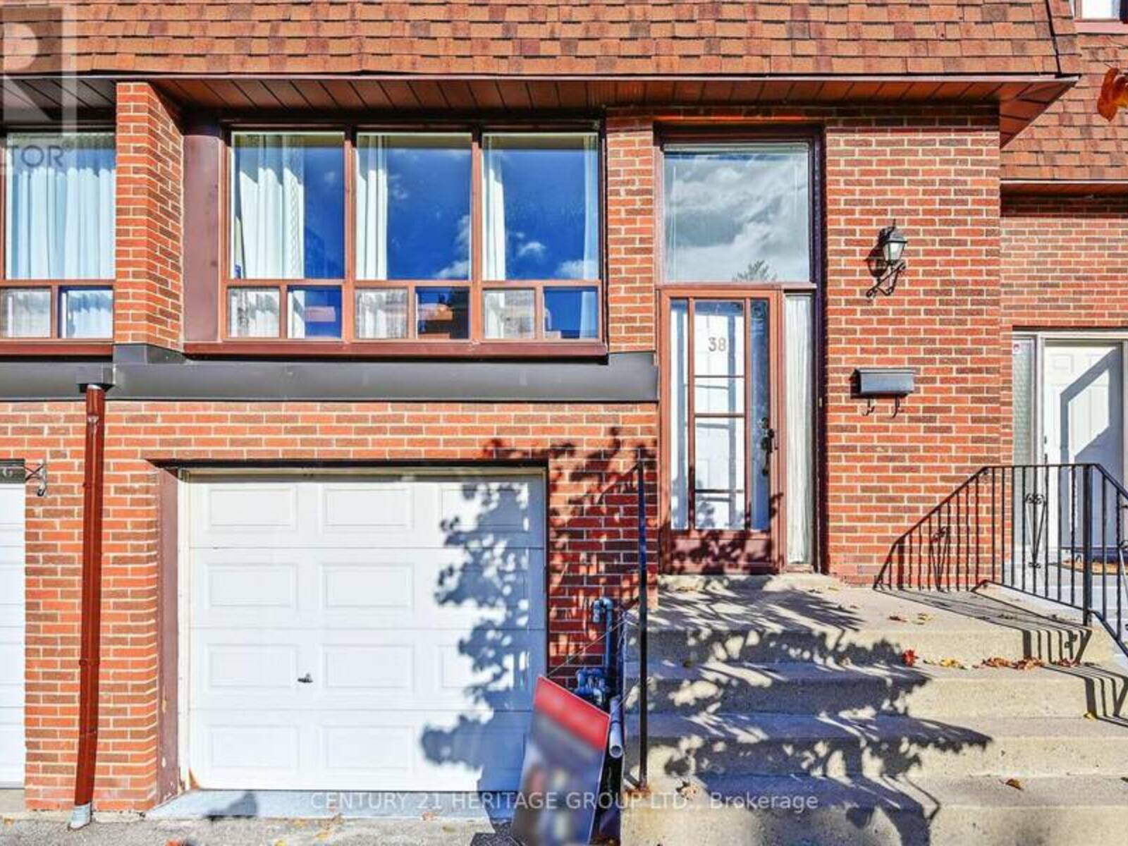 38 STATELY WAY, Markham, Ontario L3T 3Z8