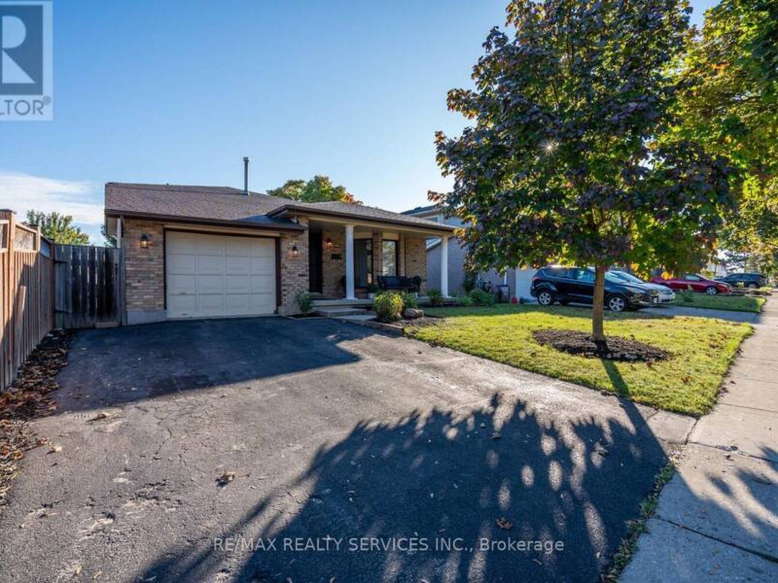 140 DINISON CRESCENT, Kitchener, Ontario N2E 2V2