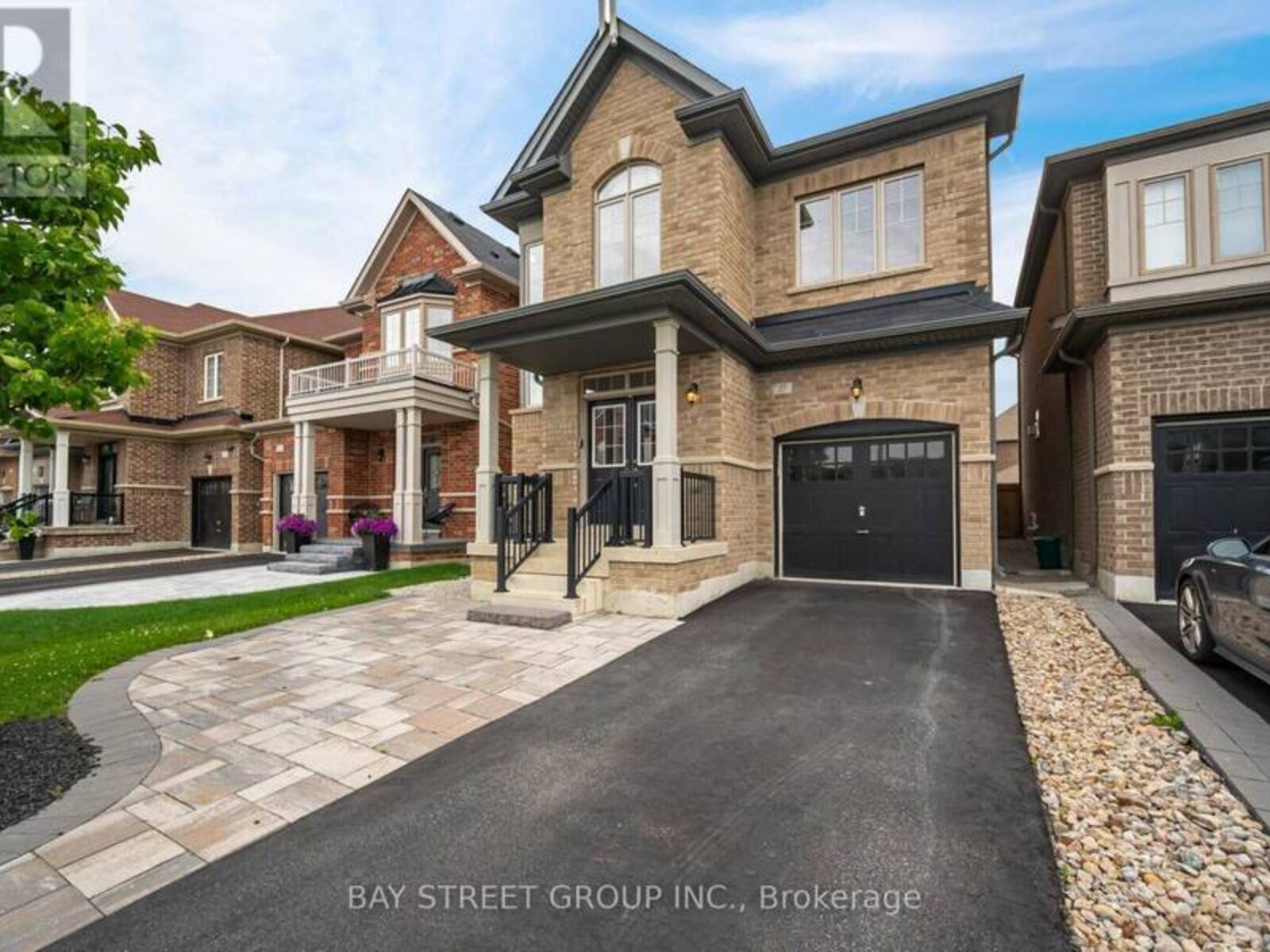 27 DUNEDIN DRIVE, Vaughan, Ontario L4H 3N5