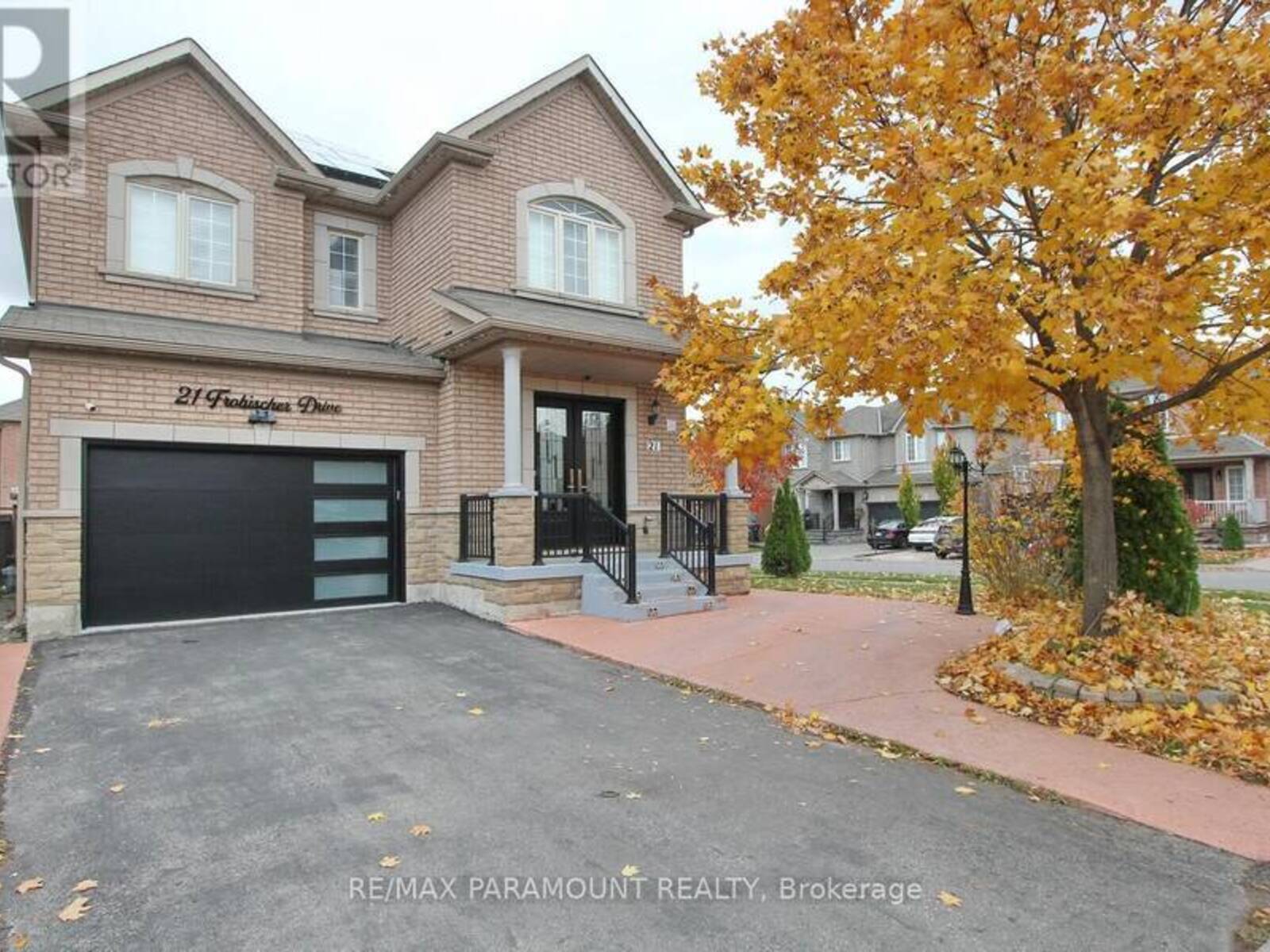 21 FROBISCHER DRIVE, Brampton, Ontario L6R 0L4