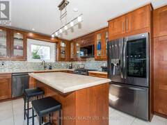 91 COLONIAL AVENUE Toronto Ontario, M1M 2C4