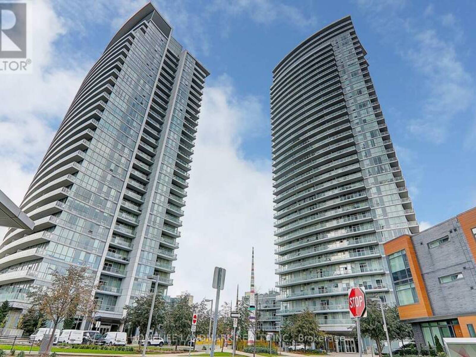 2212 - 70 FOREST MANOR ROAD, Toronto, Ontario M2J 0A9