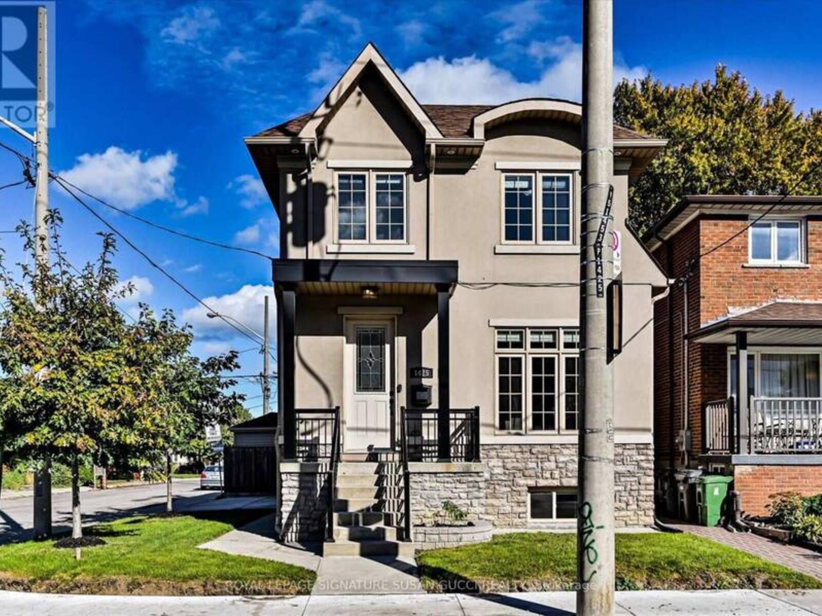 1425 WOODBINE AVENUE, Toronto, Ontario M4C 4G7