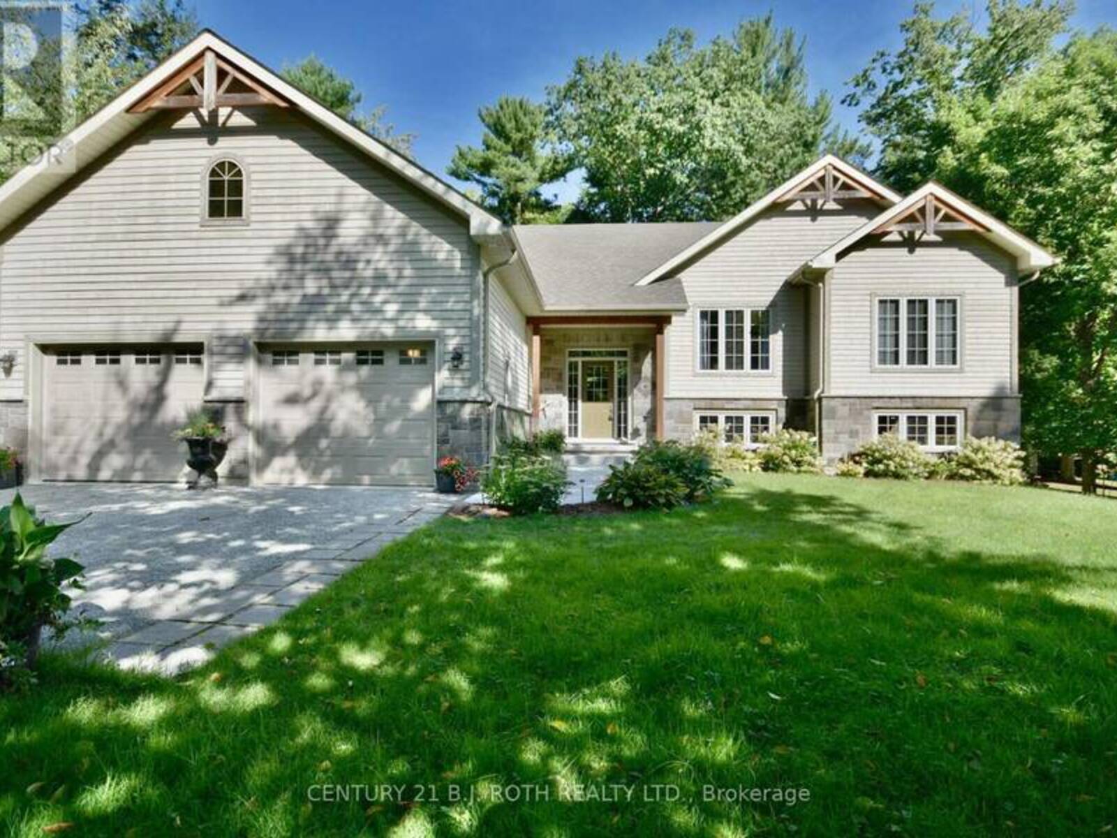 16 MACEDONIA CIRCLE, Tiny, Ontario L9M 0H9