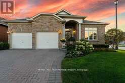 2 SUGGS LANE | Whitchurch-Stouffville Ontario | Slide Image One