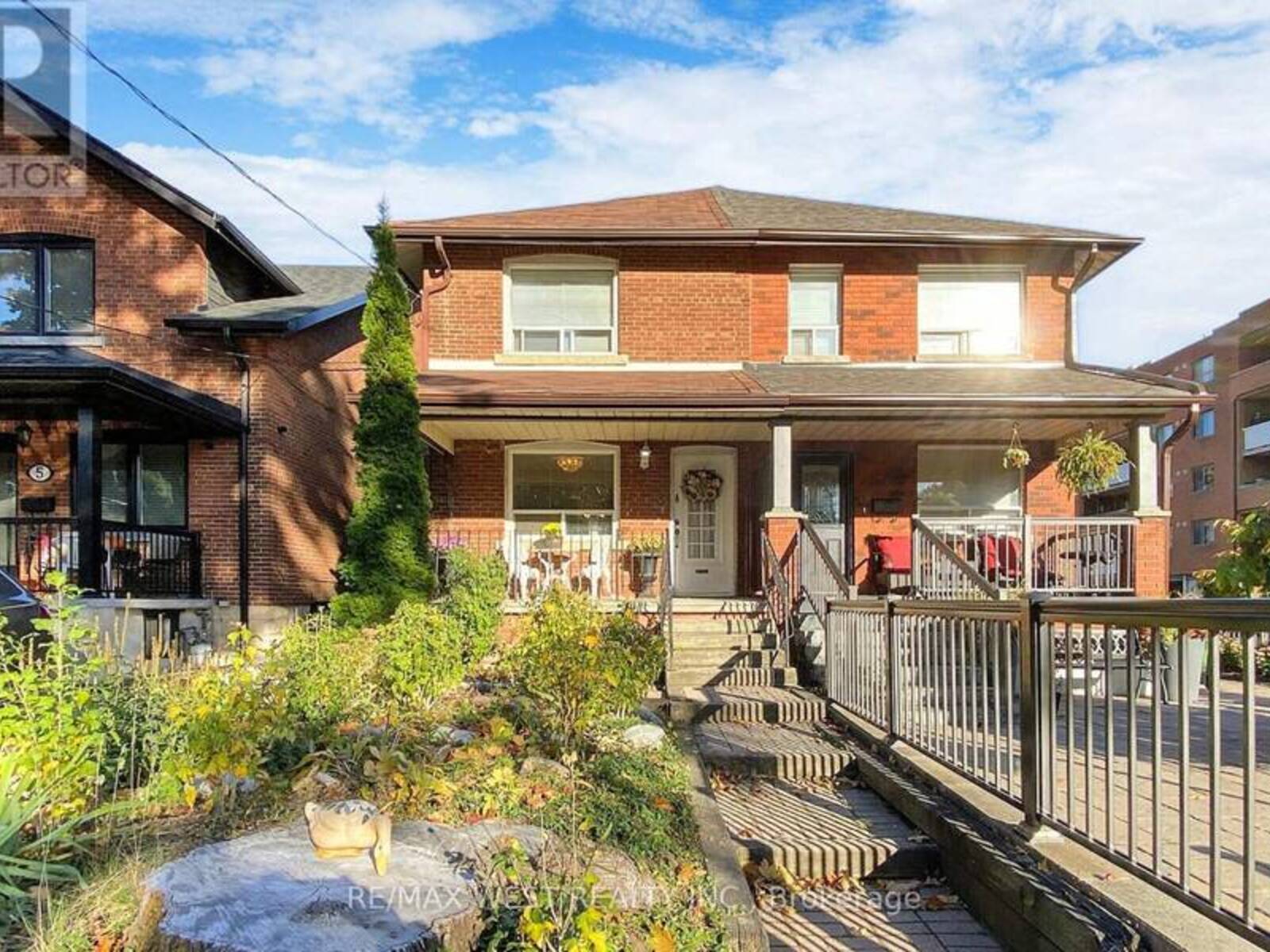 3 HECTOR AVENUE, Toronto, Ontario M6G 3G2