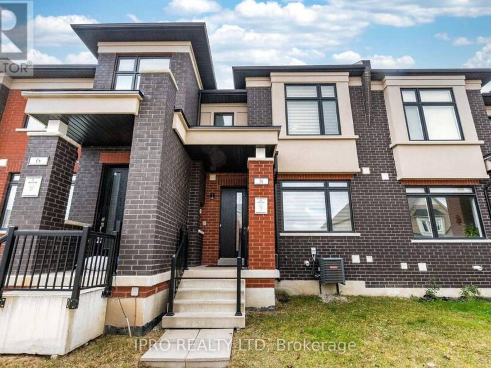 8 MILITARY CRESCENT, Brampton, Ontario L7A 4W1