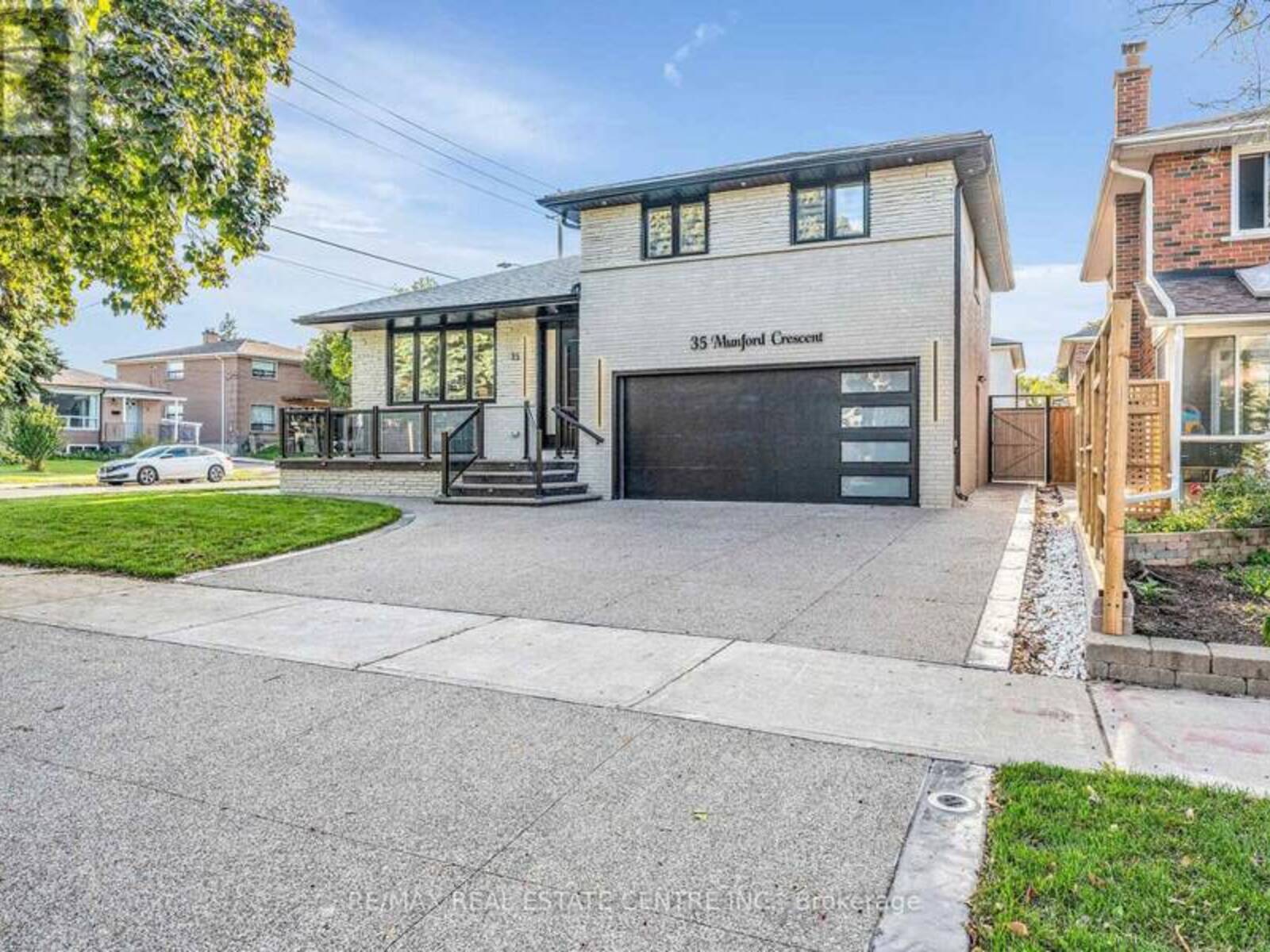 35 MUNFORD CRESCENT, Toronto, Ontario M4B 1B9