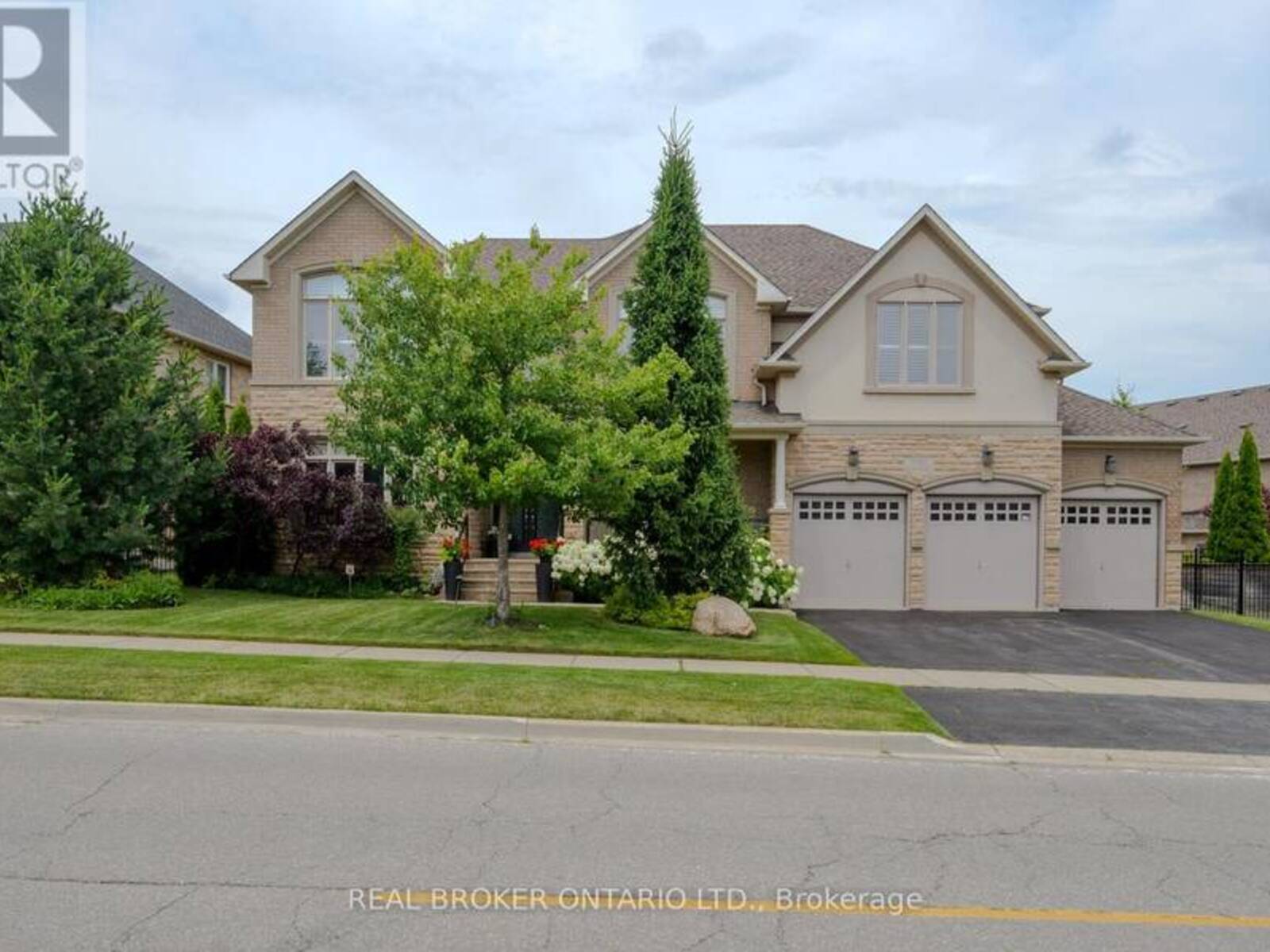 1385 ARROWHEAD ROAD, Oakville, Ontario L6H 7P7