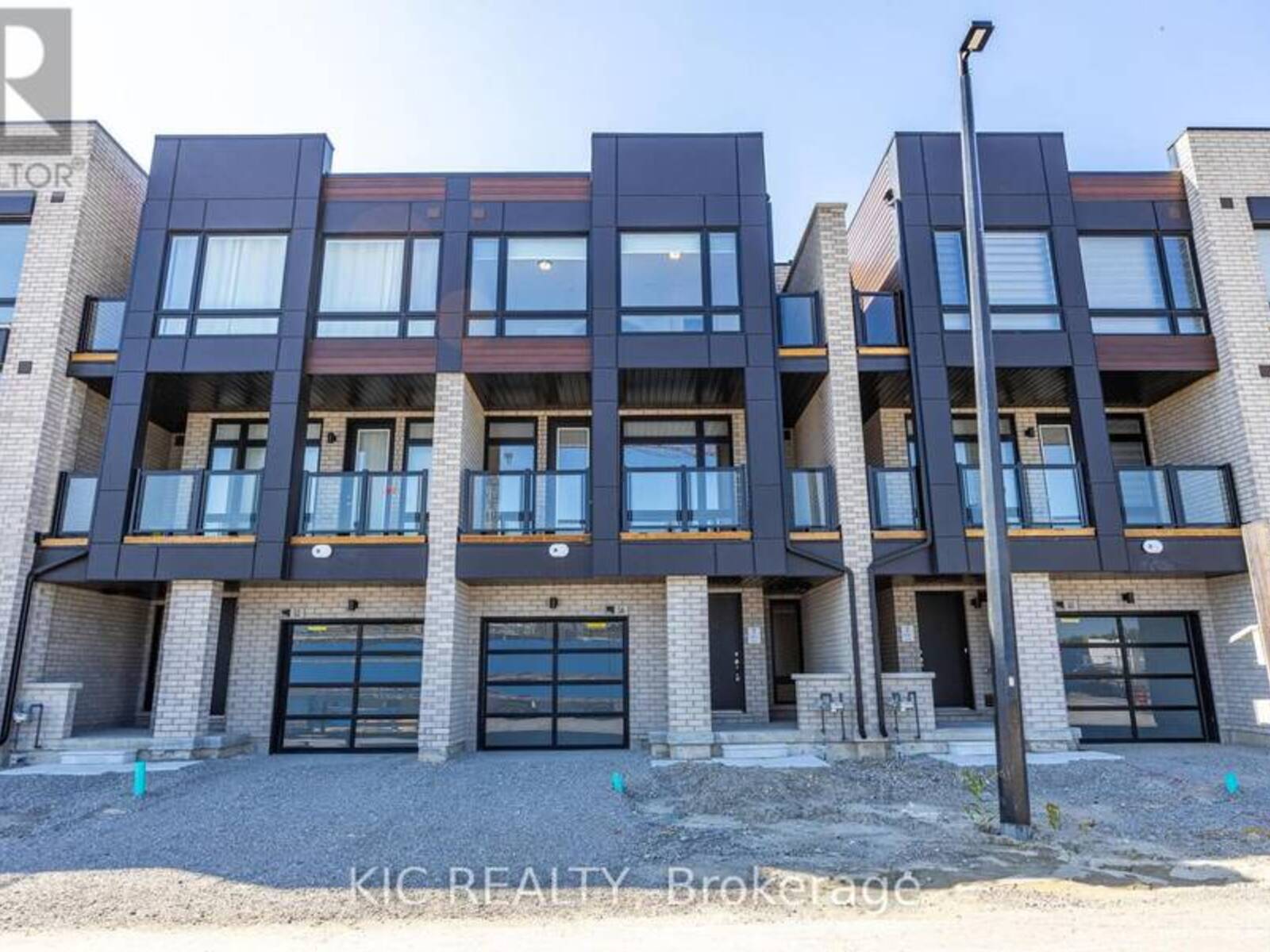 56 DANDARA GATE, Vaughan, Ontario L4L 1V8