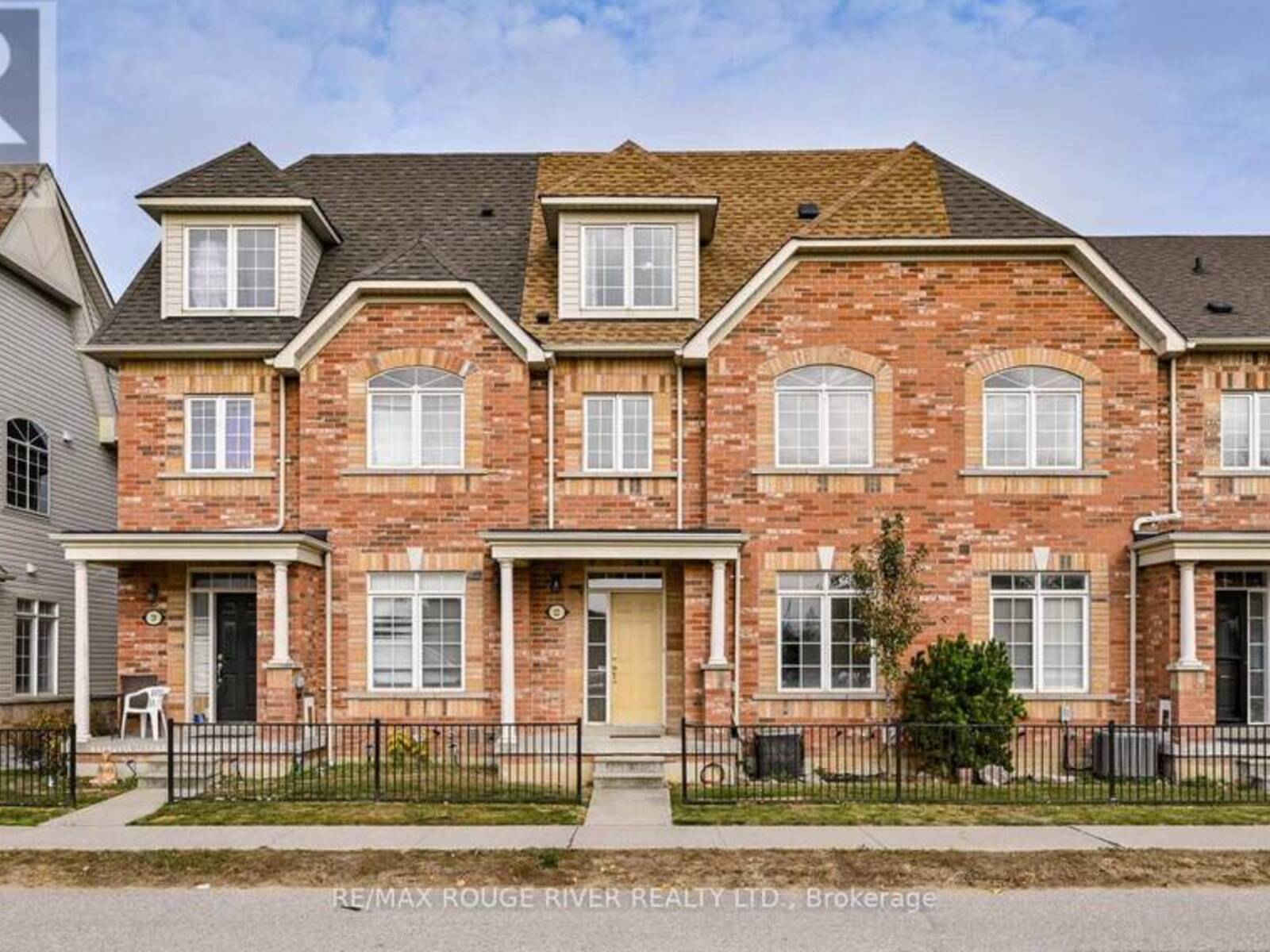 22 WICKER PARK WAY, Whitby, Ontario L1R 0C8