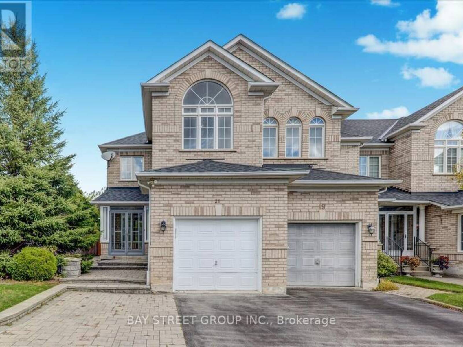 21 DEBONAIR DRIVE, Richmond Hill, Ontario L4C 0R2