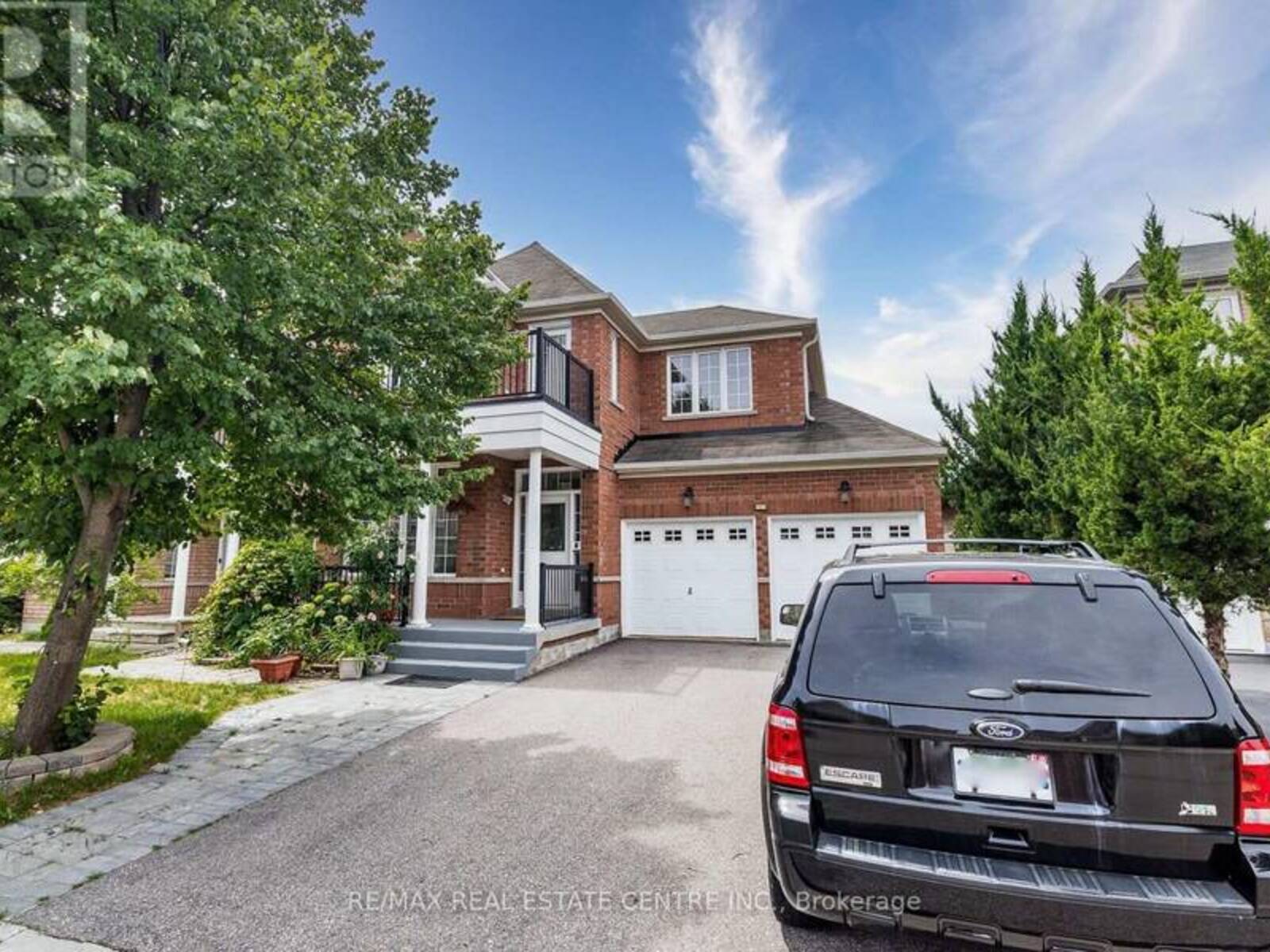 121 STONECHURCH CRESCENT, Markham, Ontario L6B 0J1